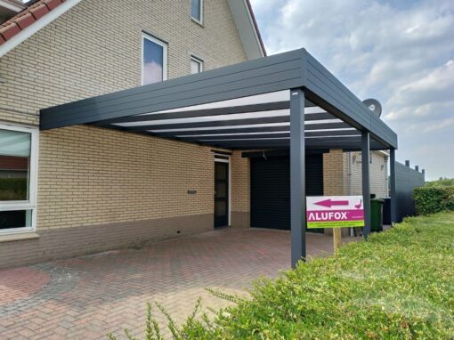 Carport met Schutting